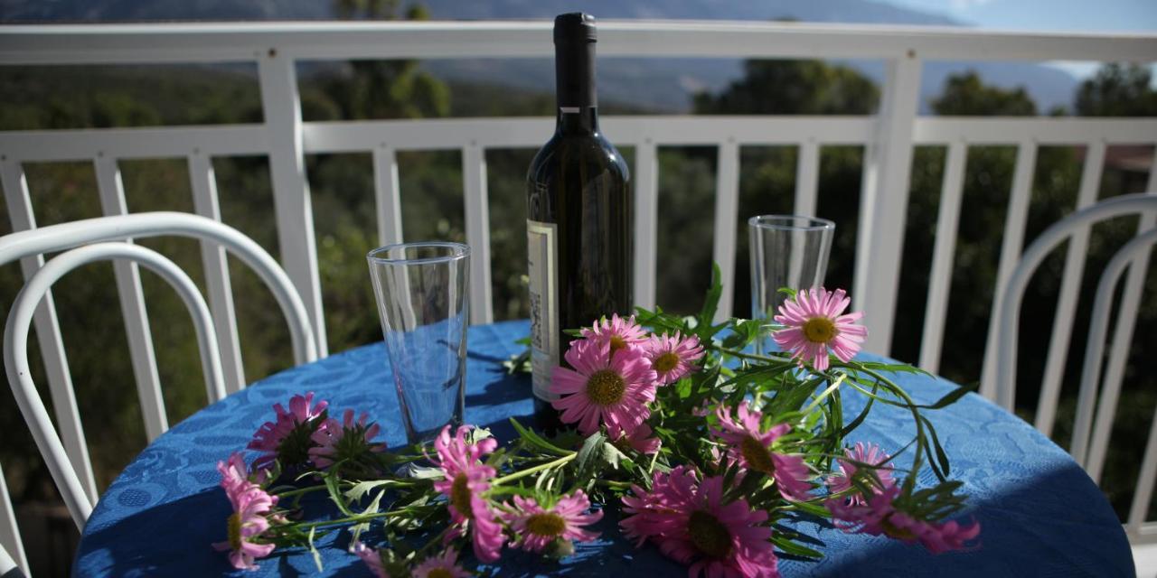 Blue White Apartments - Kefallonia Poolside Retreats Σπαρτιά Εξωτερικό φωτογραφία