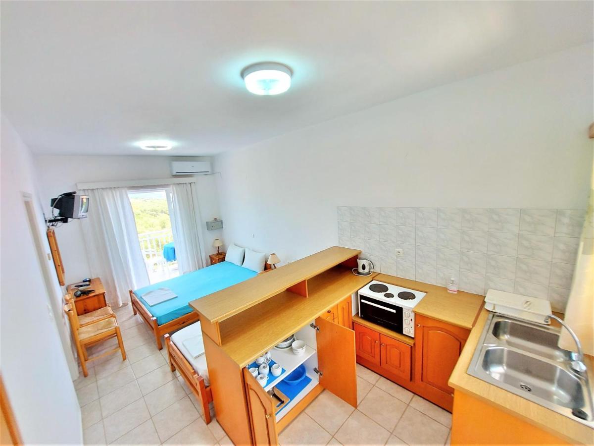 Blue White Apartments - Kefallonia Poolside Retreats Σπαρτιά Εξωτερικό φωτογραφία