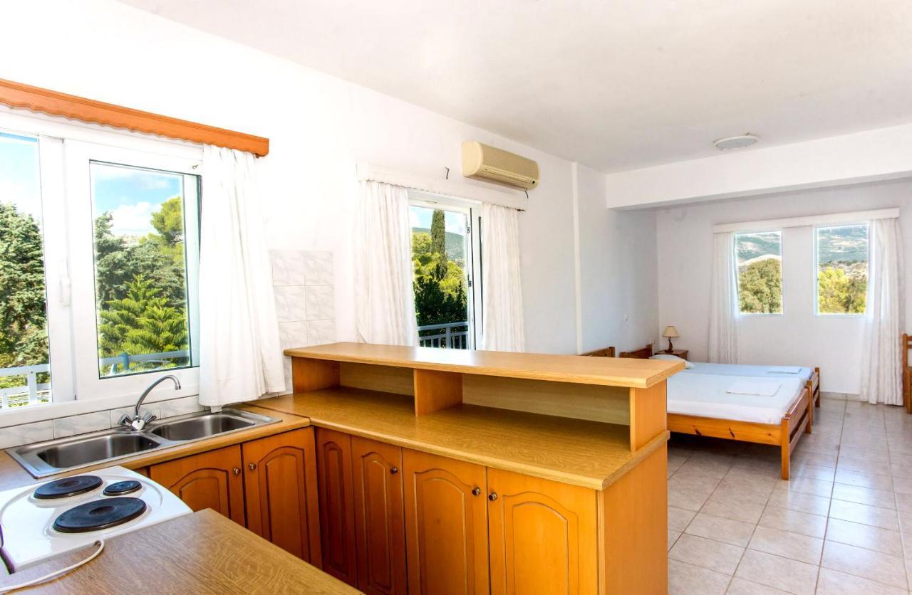 Blue White Apartments - Kefallonia Poolside Retreats Σπαρτιά Εξωτερικό φωτογραφία
